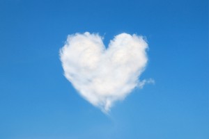 Heart,Shaped,Cloud,In,The,Blue,Sky
